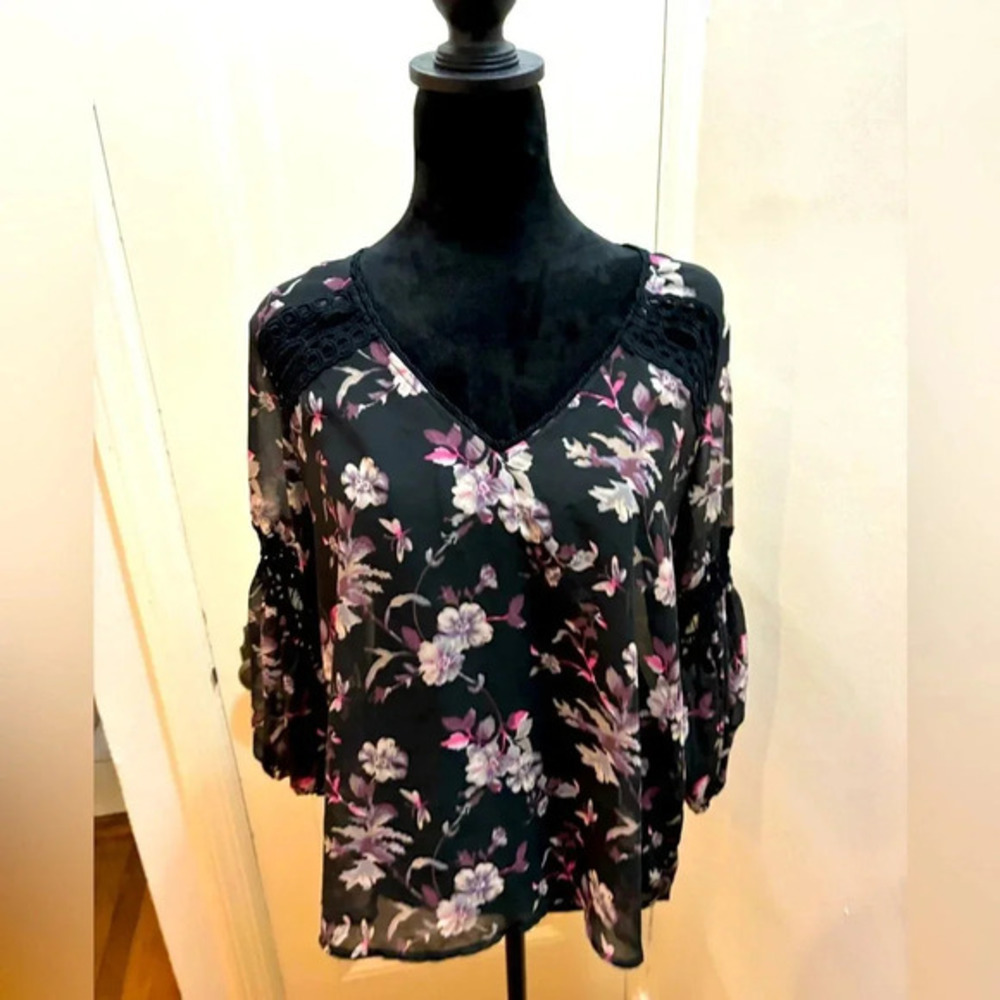 VICTORIA SECRET black sheer chiffon floral blouse. Medium no flaws